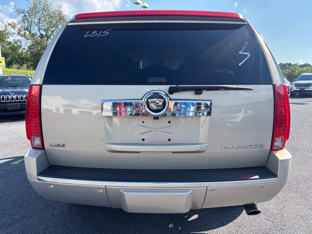 Used 2012 Cadillac Escalade Luxury AWD/4WD image 7