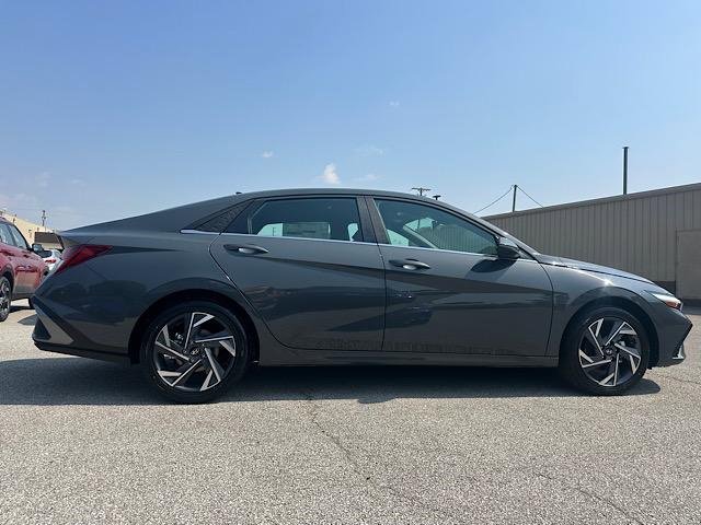 New 2025 Hyundai Elantra Limited image 3