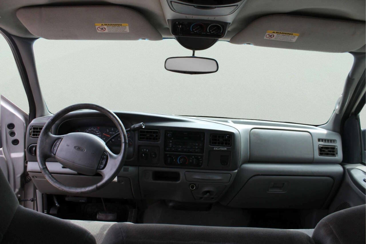 Used 2002 Ford Excursion XLT AWD/4WD image 8