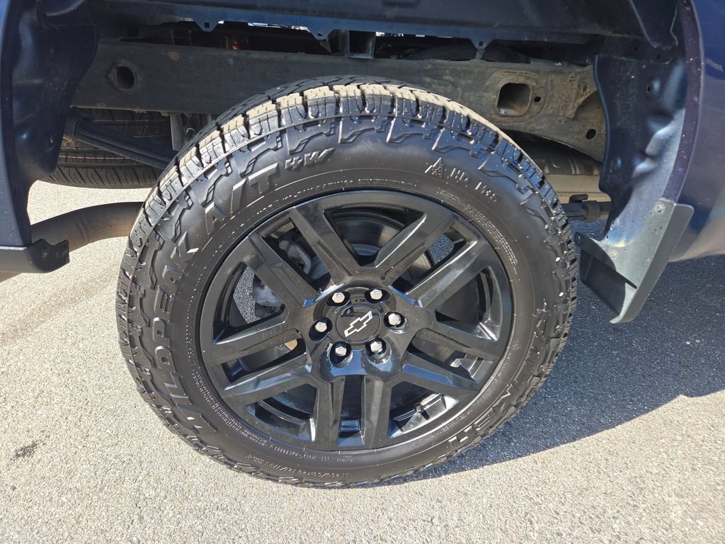 Used 2022 Chevrolet Silverado 1500 LT Trail Boss w/ LPO, Dark Essentials Package AWD/4WD image 2