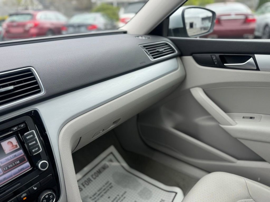Used 2013 Volkswagen Passat 2.5 SE FWD image 30