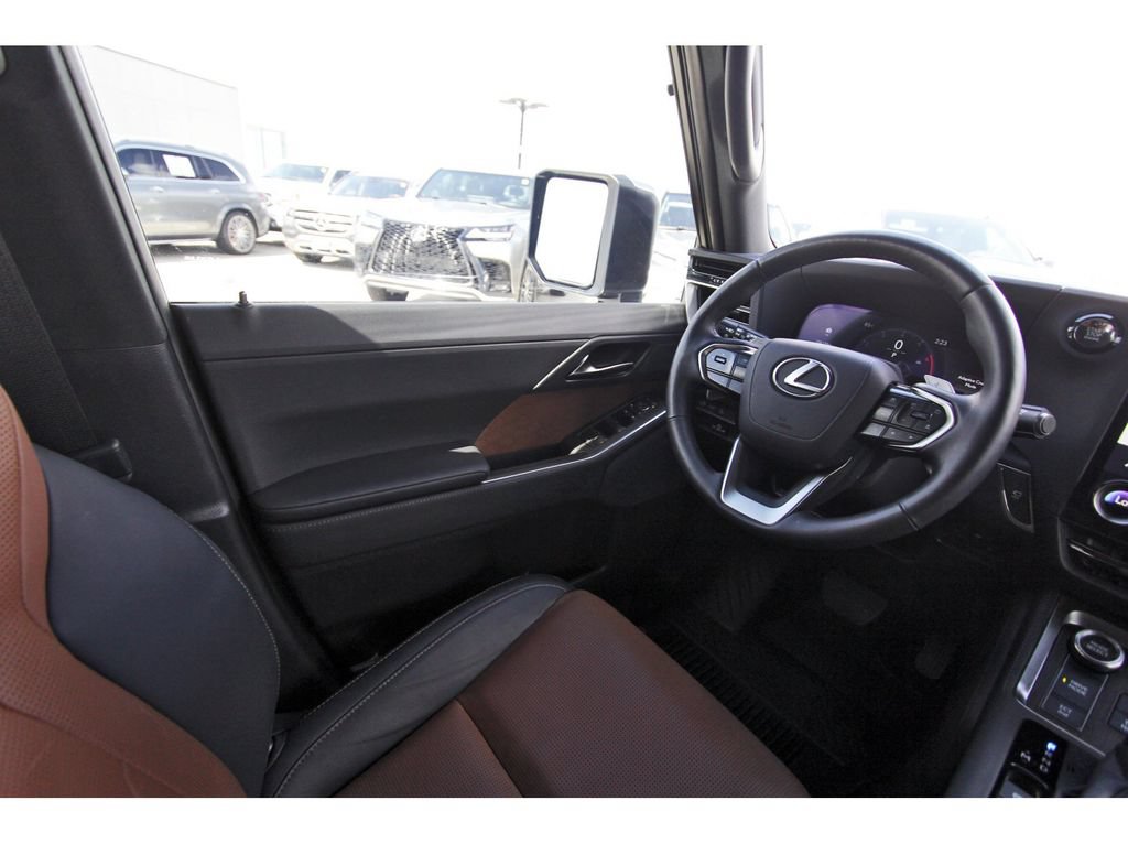 Used 2025 Lexus GX 550 w/ Accessory Package (2T) AWD/4WD image 8