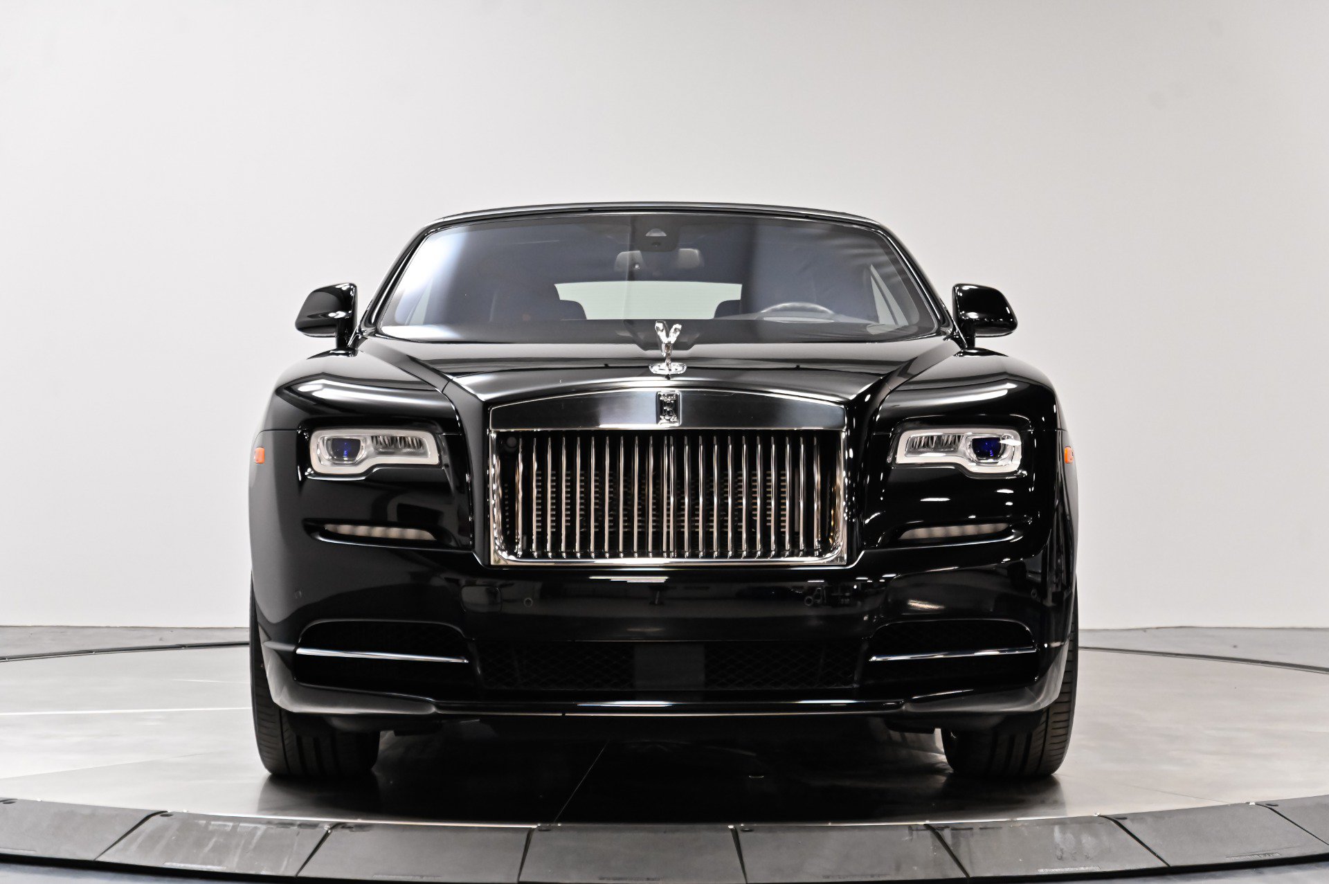 Used 2017 Rolls-Royce Dawn RWD image 23
