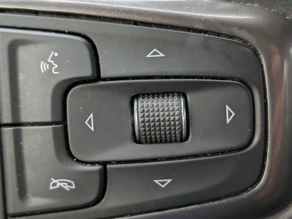 Used 2021 Chevrolet Suburban RST w/ Luxury Package image 16