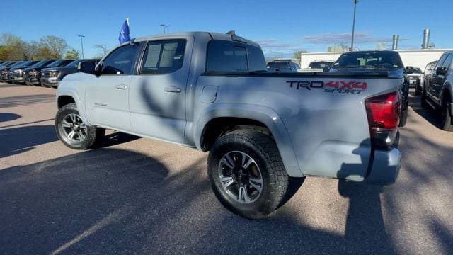 Used 2019 Toyota Tacoma TRD Sport AWD/4WD image 4