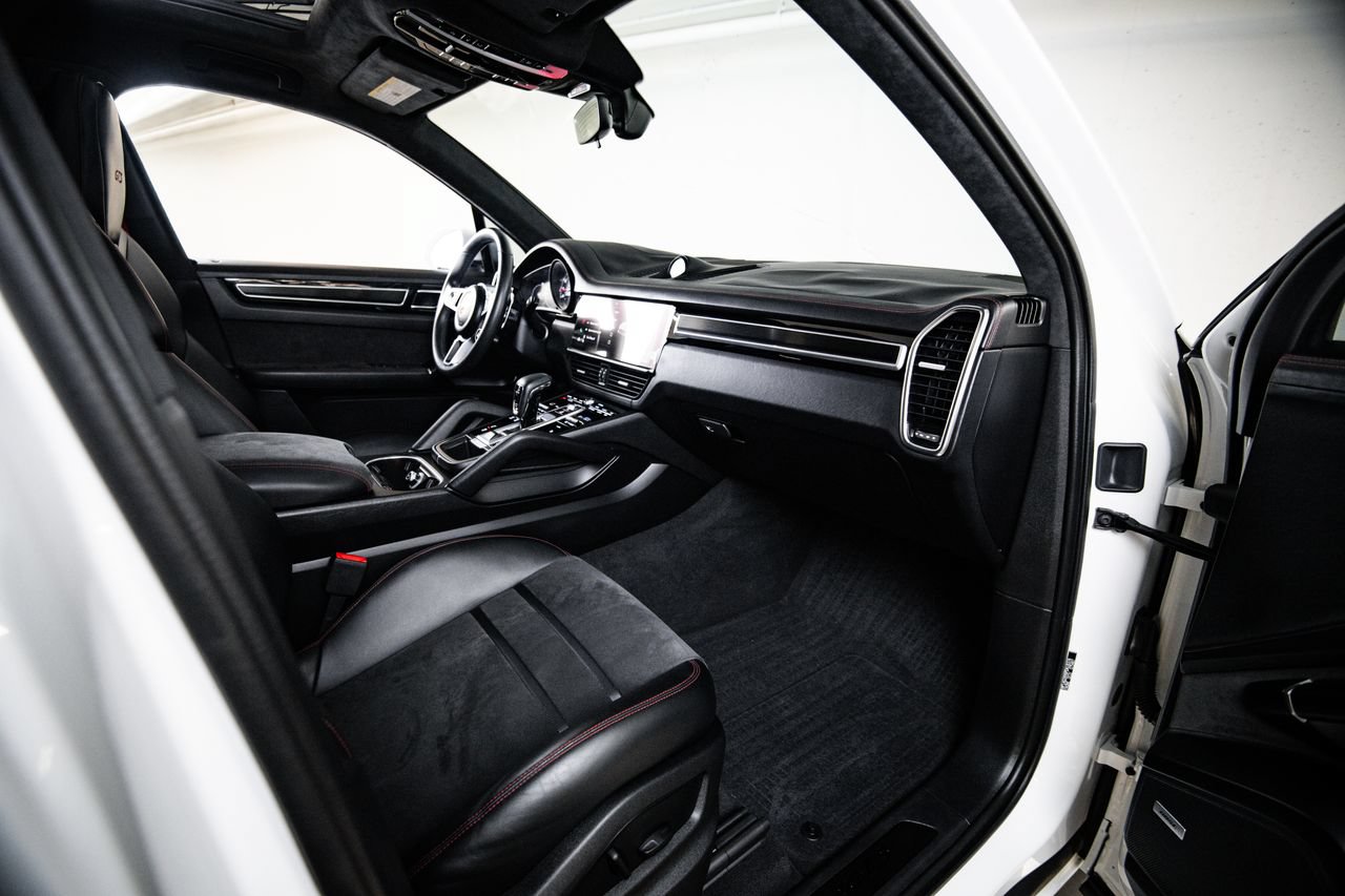 Certified 2023 Porsche Cayenne GTS AWD/4WD image 28