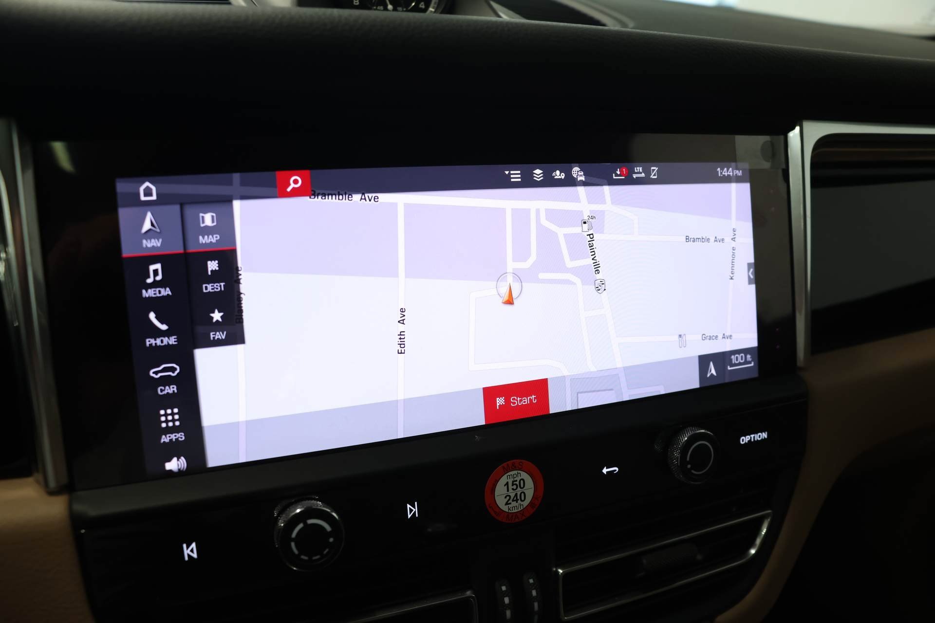 Used 2025 Porsche Macan image 21