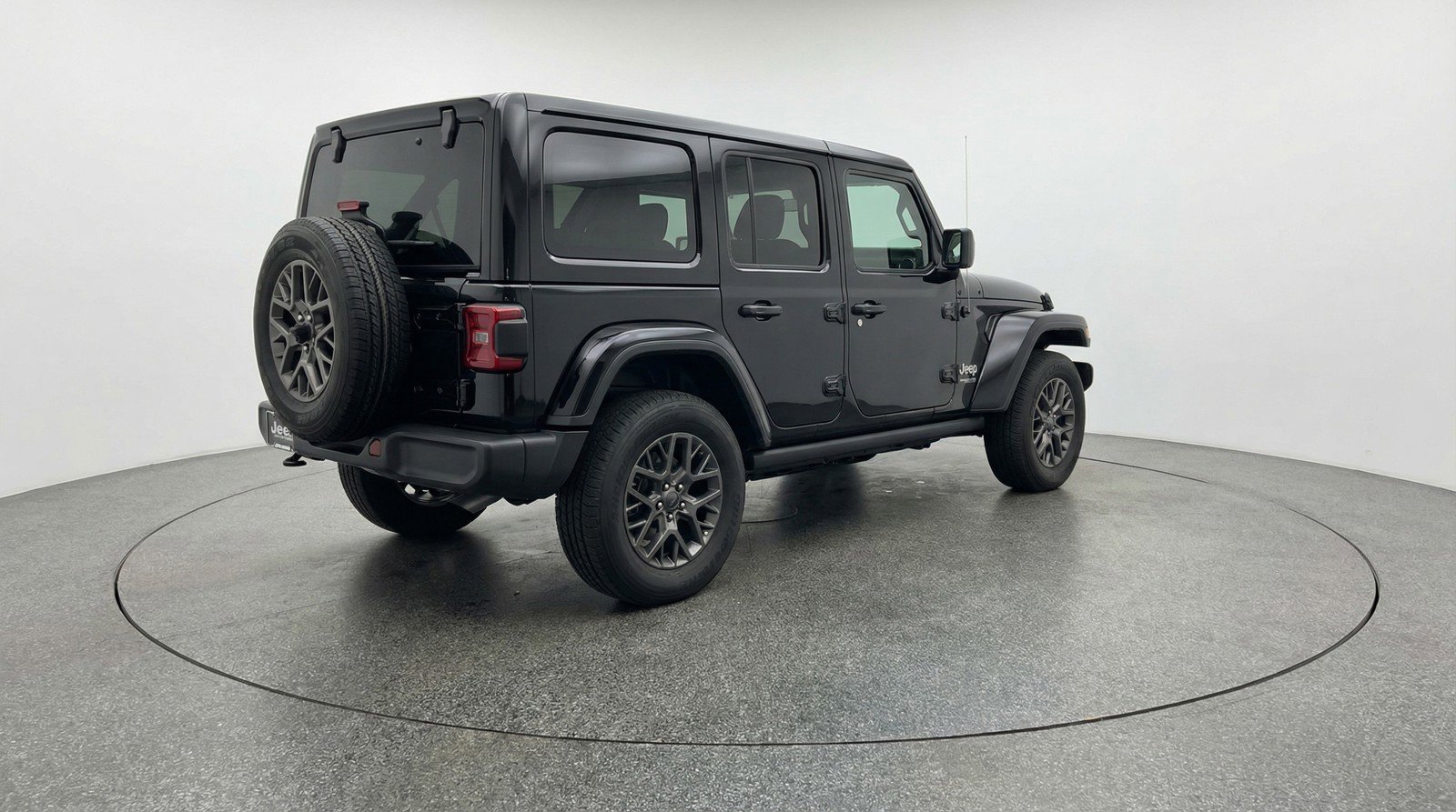 Used 2025 Jeep Wrangler Sahara image 9