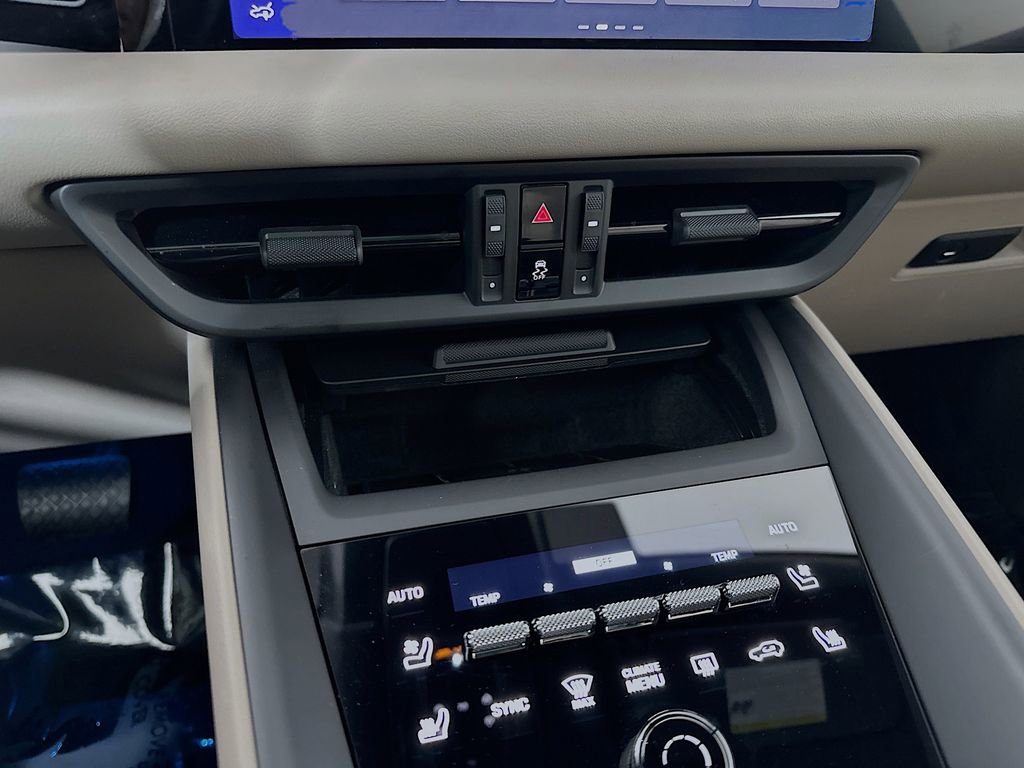 Certified 2025 Porsche Macan Electric image 18