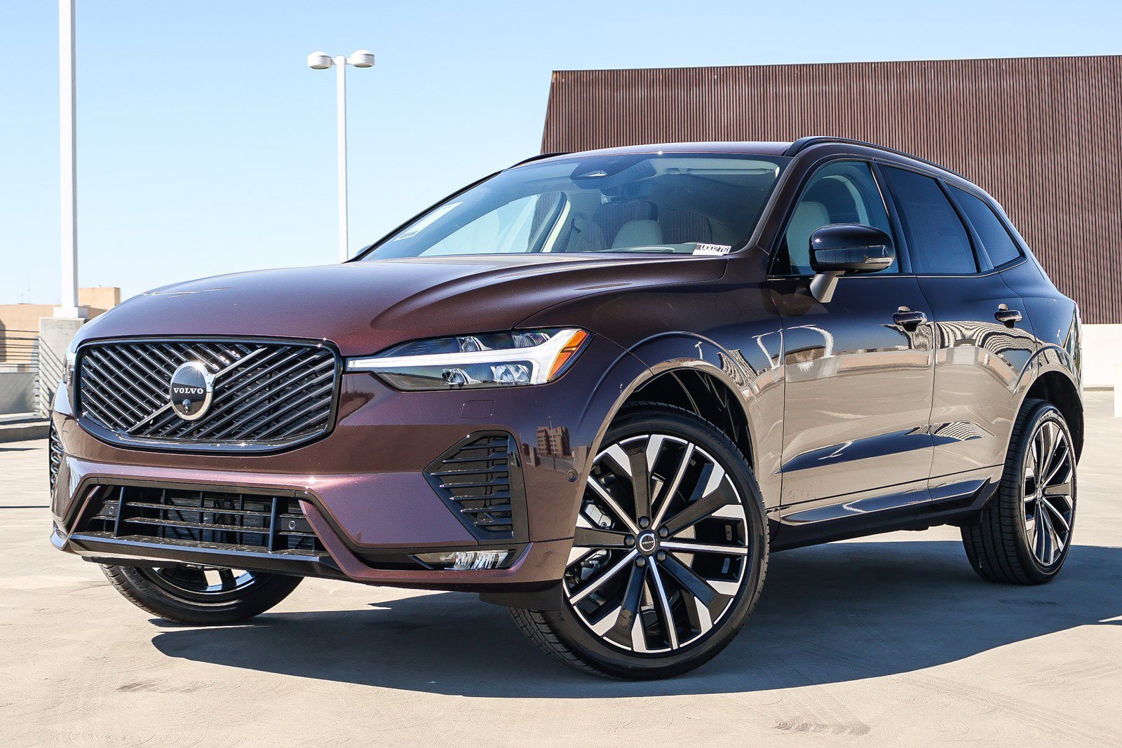 New 2026 Volvo XC60 B5 Ultra w/ Climate Package