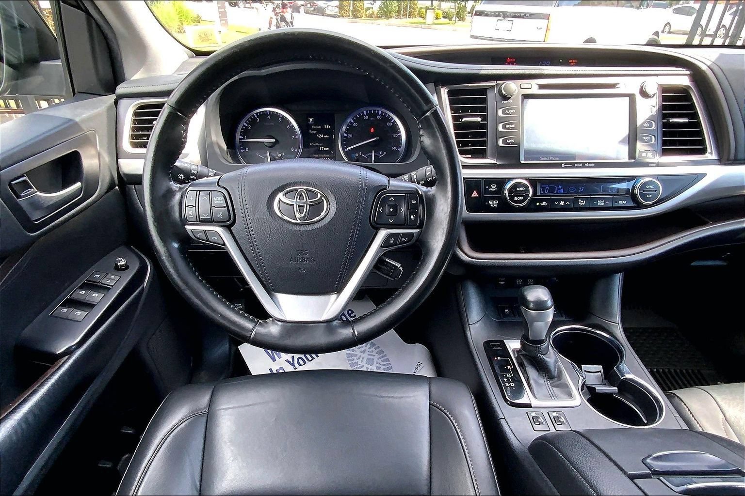 Used 2019 Toyota Highlander XLE AWD/4WD image 5