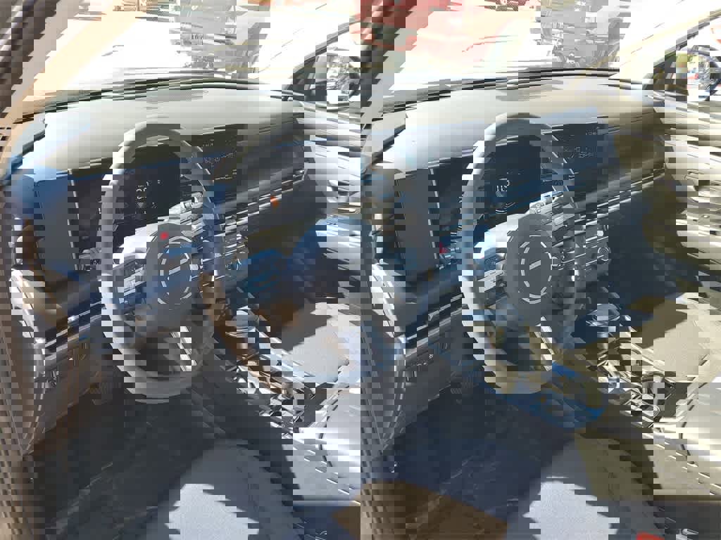 Used 2025 Hyundai Tucson SE image 22