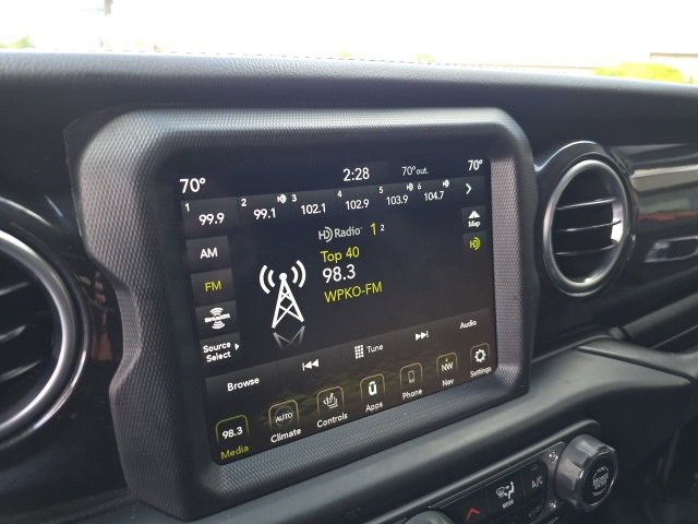 Used 2020 Jeep Wrangler Unlimited Sahara image 21