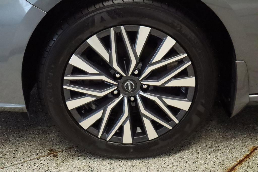 Used 2023 Nissan Altima 2.5 SV w/ SV Premium Package AWD/4WD image 14