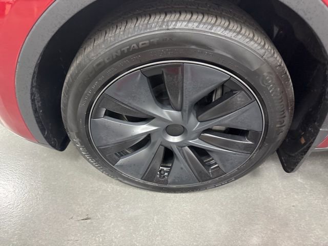 Used 2024 Tesla Model Y 2WD image 25
