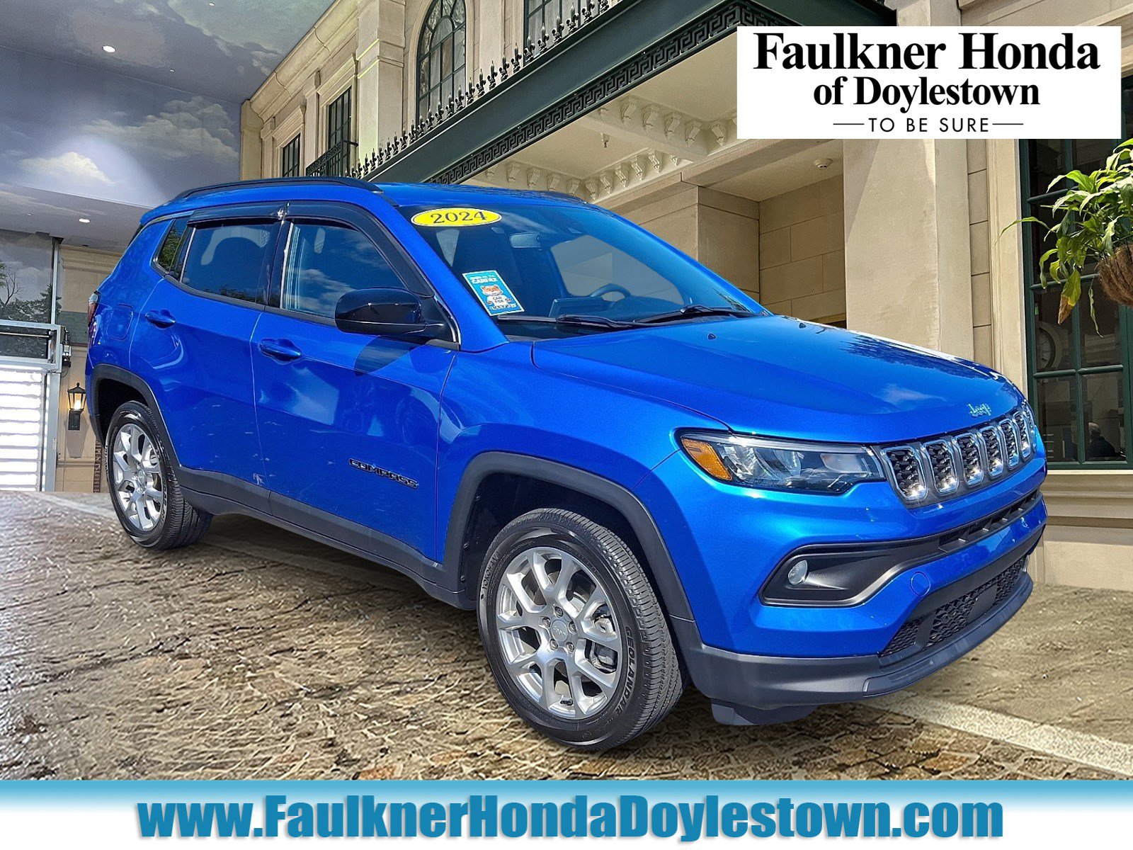 Used 2024 Jeep Compass Latitude AWD/4WD image 1