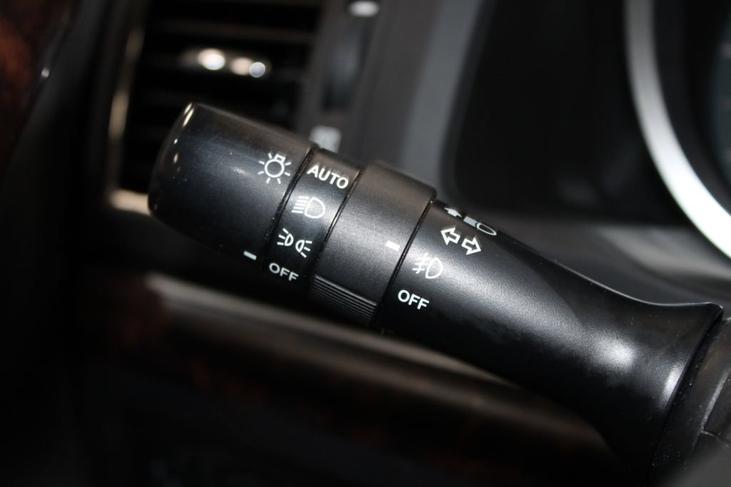 Used 2013 Toyota Land Cruiser AWD/4WD image 39