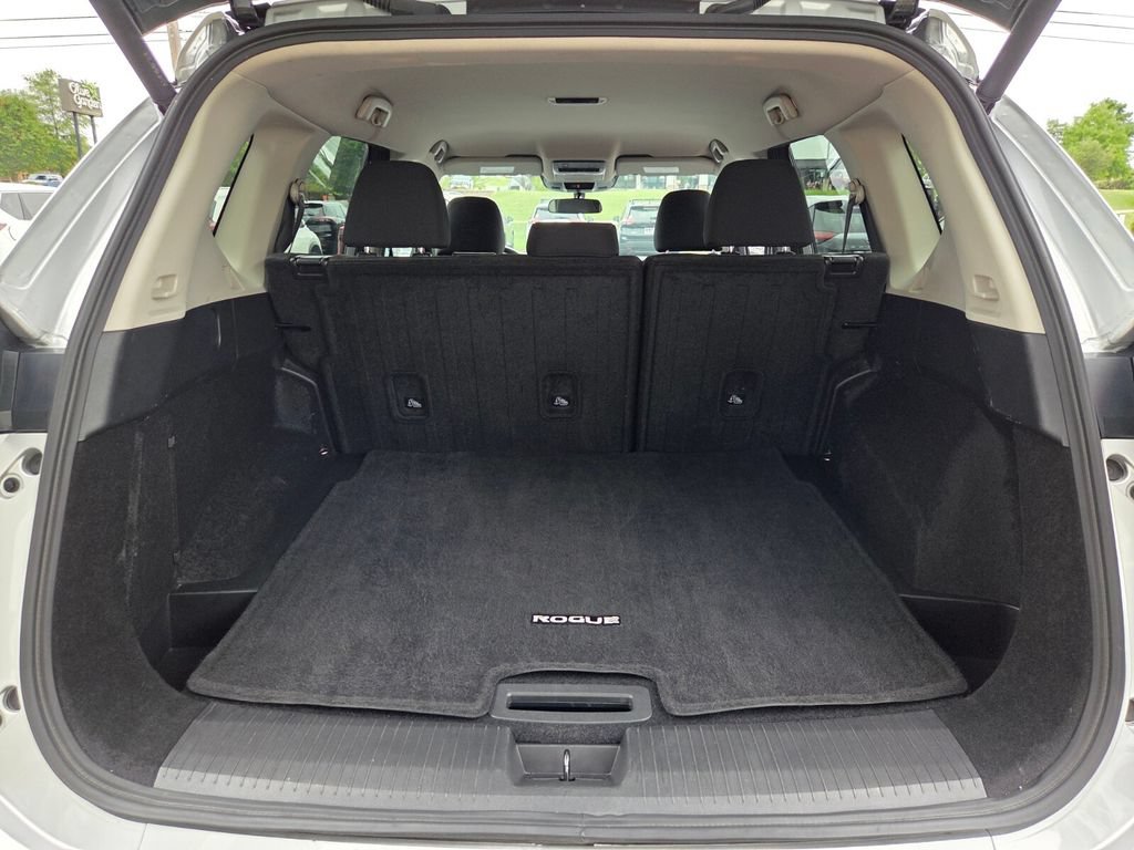 Used 2025 Nissan Rogue SV FWD image 14