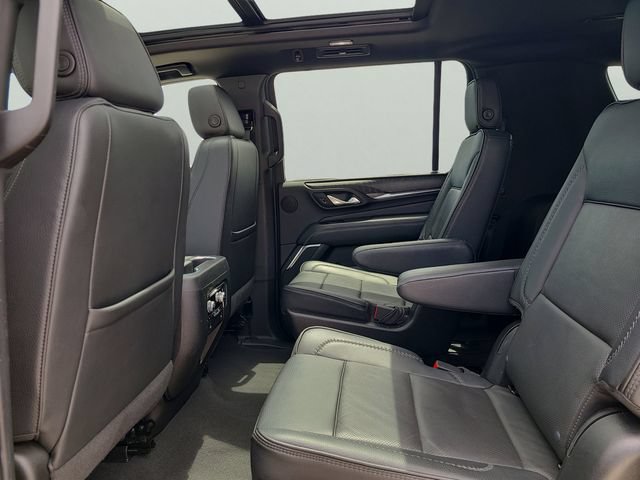 Used 2024 GMC Yukon XL Denali AWD/4WD image 8