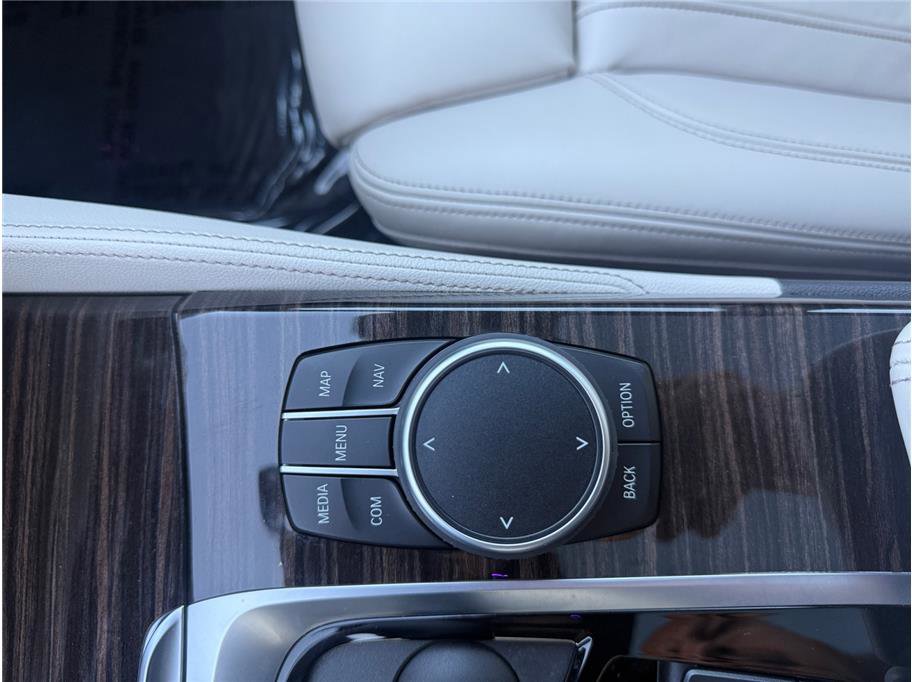 Used 2019 BMW M550i xDrive image 23