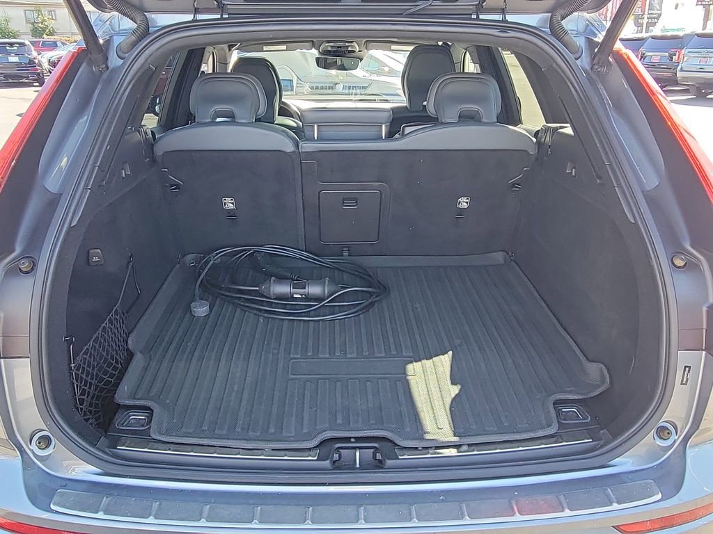 Used 2021 Volvo XC60 T8 R-Design w/ Advanced Package image 26