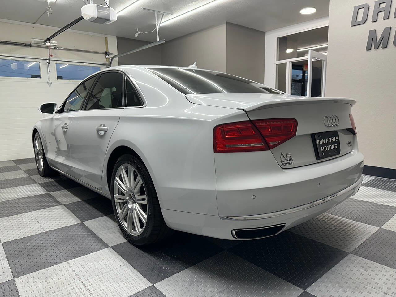 Used 2013 Audi A8 4.0T w/ Convenience Pkg image 10