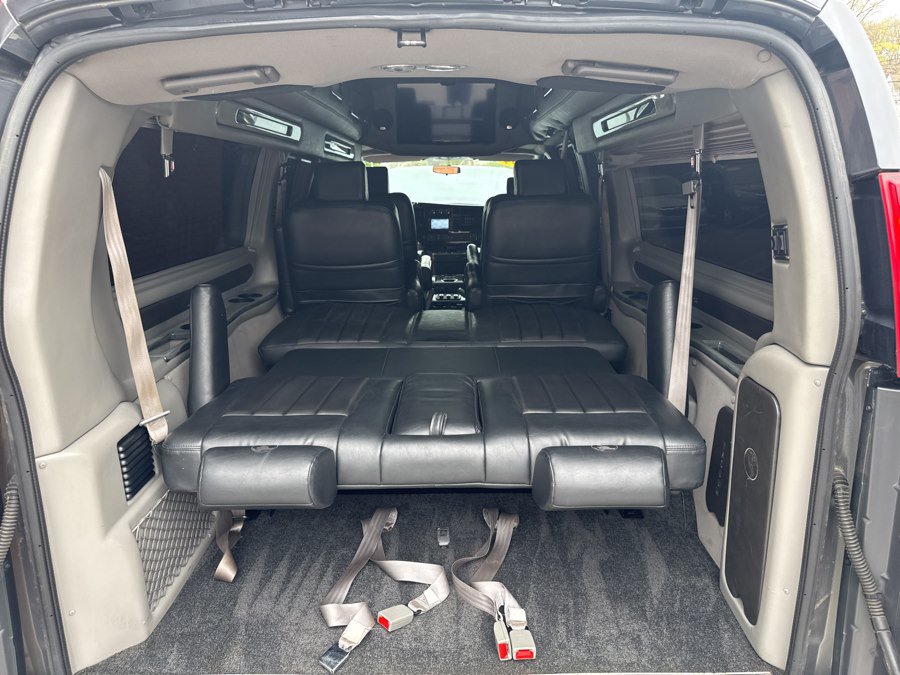 Used 2014 Chevrolet Express 2500 Extended RWD image 50