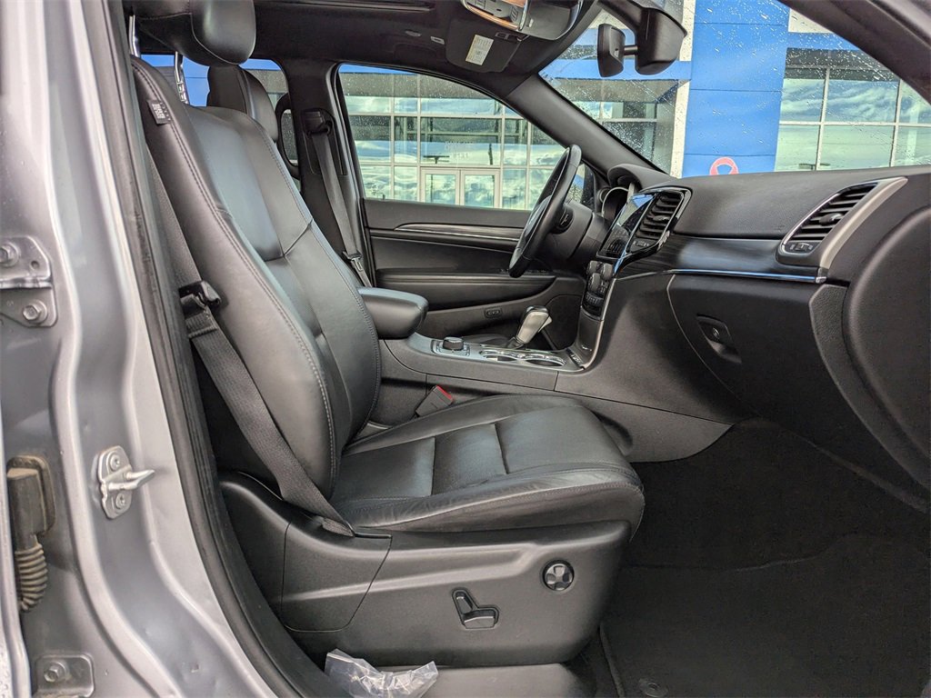 Used 2020 Jeep Grand Cherokee Limited w/ Luxury Group II image 40