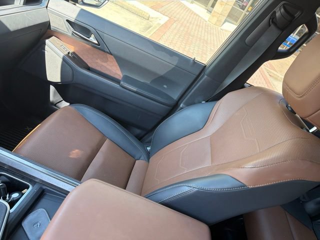 Used 2024 Lexus GX 550 w/ Accessory Package (Z1) AWD/4WD image 11