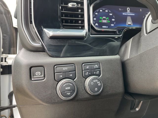 Used 2025 Chevrolet Silverado 1500 LT w/ Safety Package AWD/4WD image 27