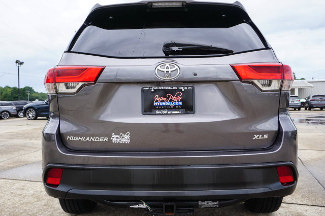 Used 2019 Toyota Highlander XLE FWD image 6