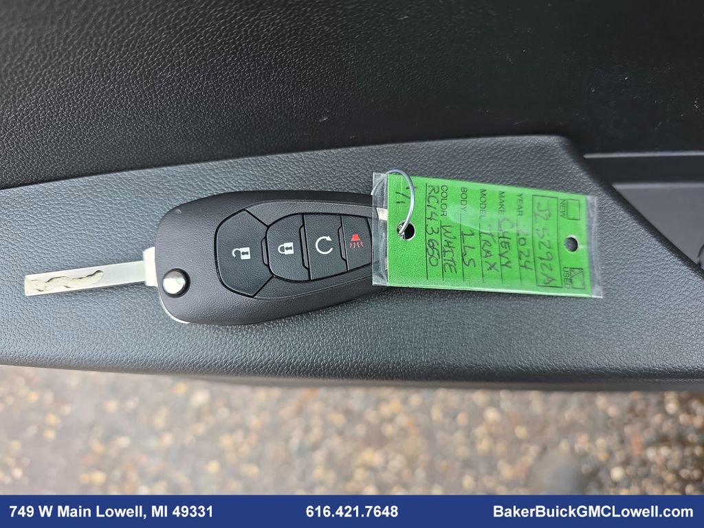 Used 2024 Chevrolet Trax LS w/ LS Convenience Package image 34