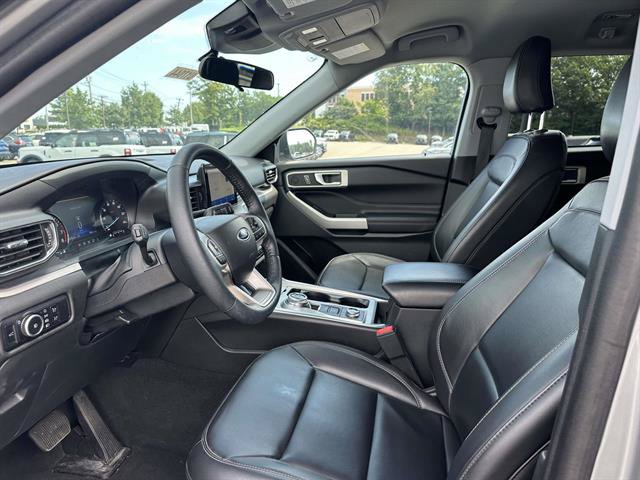 Used 2023 Ford Explorer XLT w/ Equipment Group 202A AWD/4WD image 13