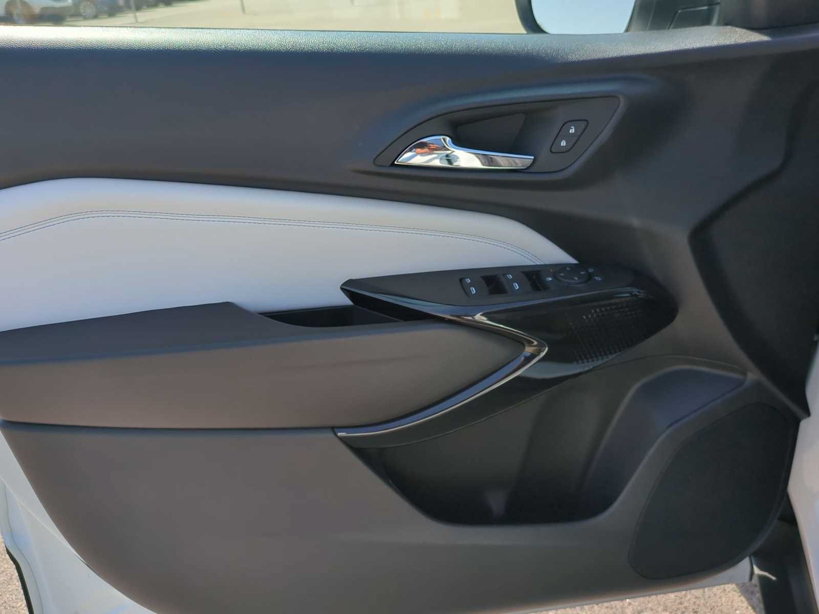 New 2026 Chevrolet Trax LT w/ Midnight Edition FWD image 10
