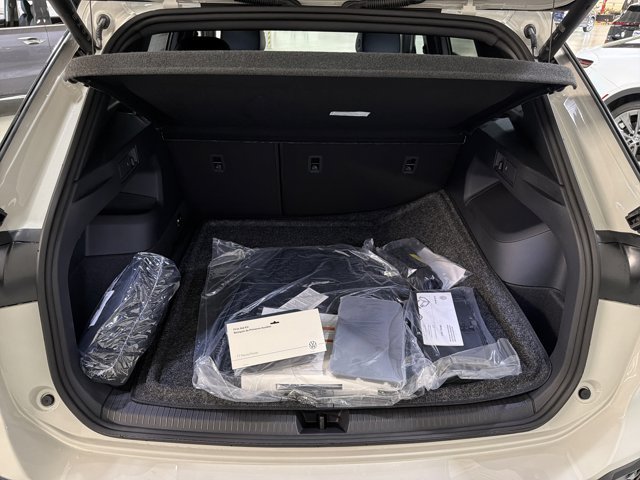 New 2026 Volkswagen Tiguan SE R-Line AWD/4WD image 12