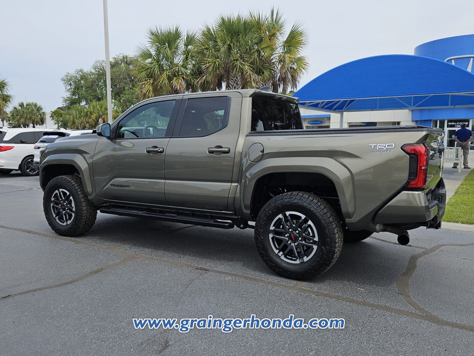 Used 2025 Toyota Tacoma TRD Sport w/ TRD Sport Upgrade Package AWD/4WD image 3
