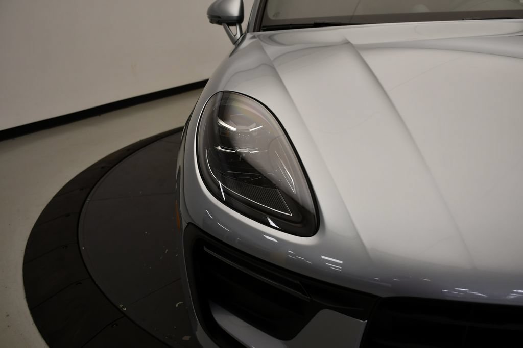 Certified 2026 Porsche Macan AWD/4WD image 14