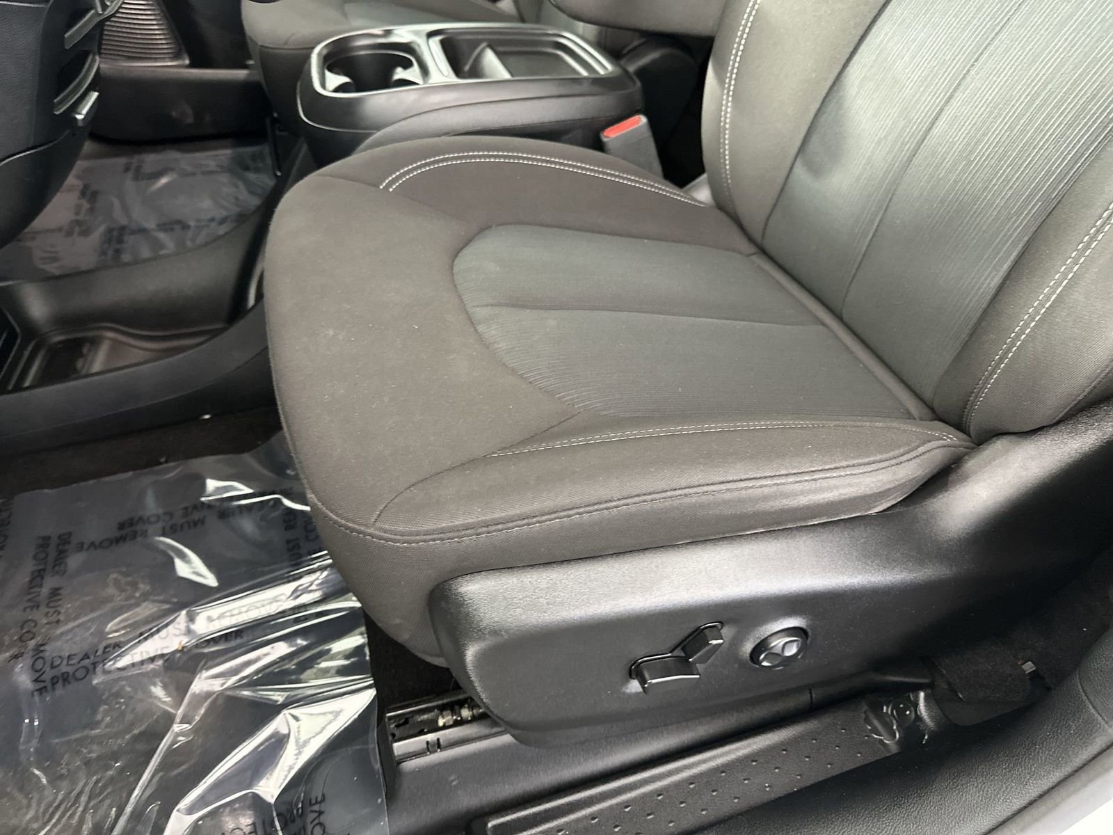 Used 2023 Chrysler Pacifica Touring image 12