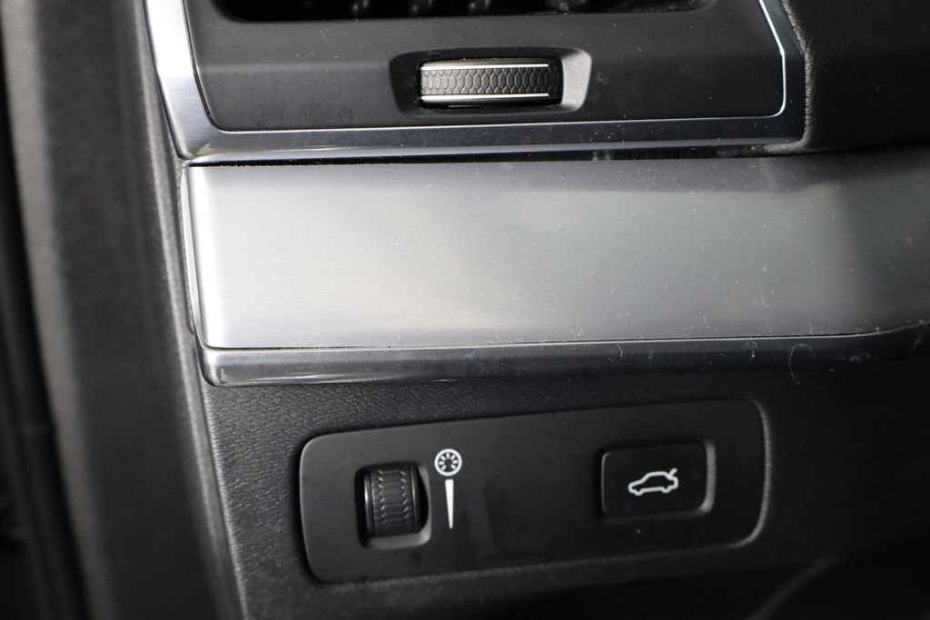 Used 2018 Volvo XC90 T5 Momentum w/ Convenience Package FWD image 23