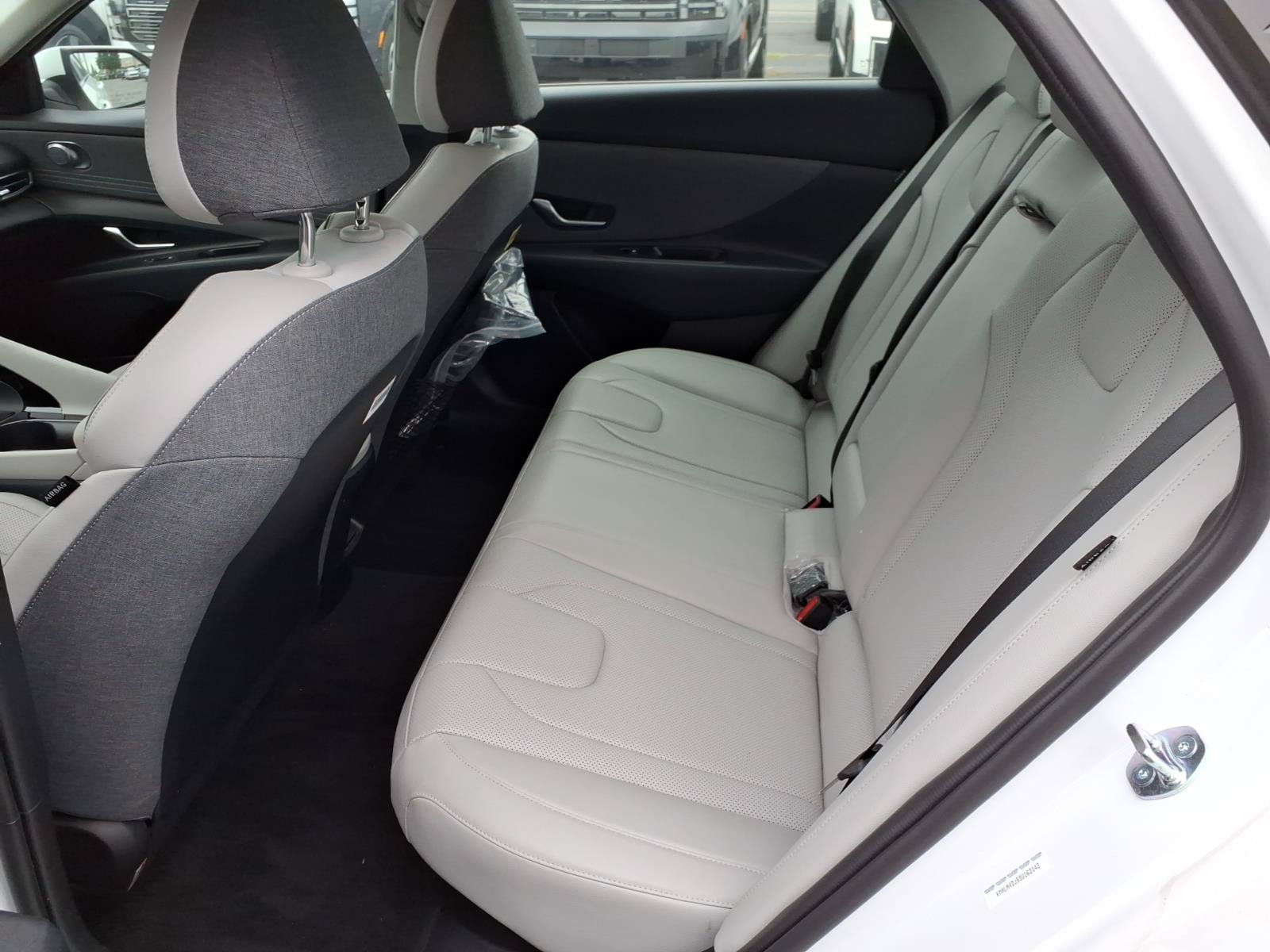 New 2025 Hyundai Elantra Limited FWD image 7