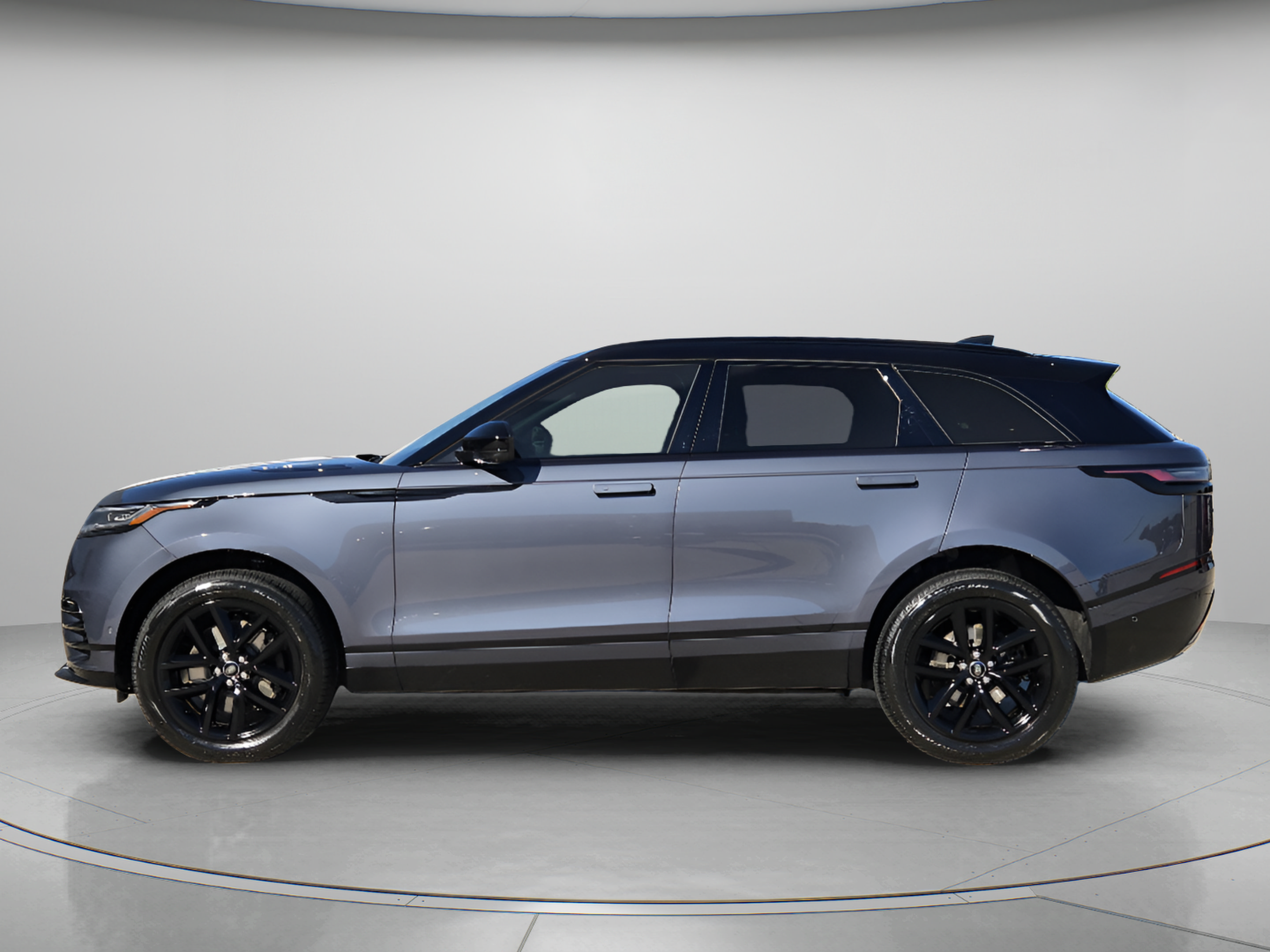Certified 2026 Land Rover Range Rover Velar Dynamic SE AWD/4WD image 2