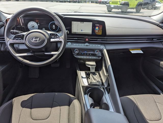 Used 2024 Hyundai Elantra SEL w/ Convenience Package FWD image 20