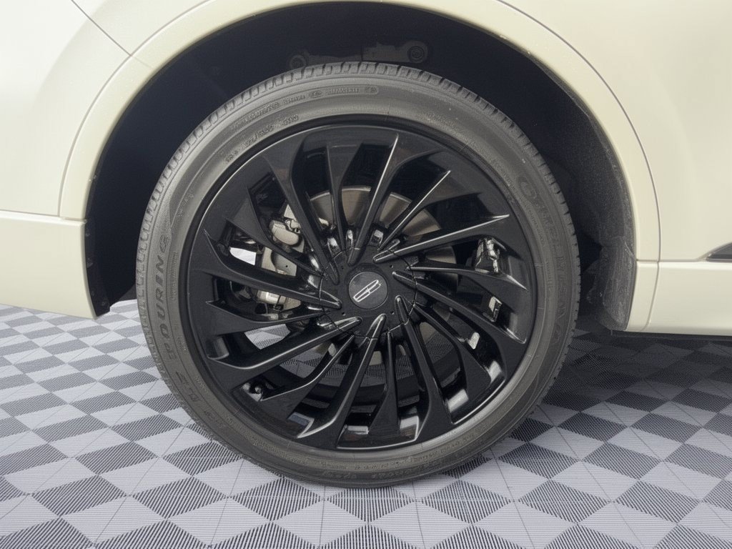 Used 2022 Lincoln Aviator Reserve w/ Equipment Group 201A AWD/4WD image 13