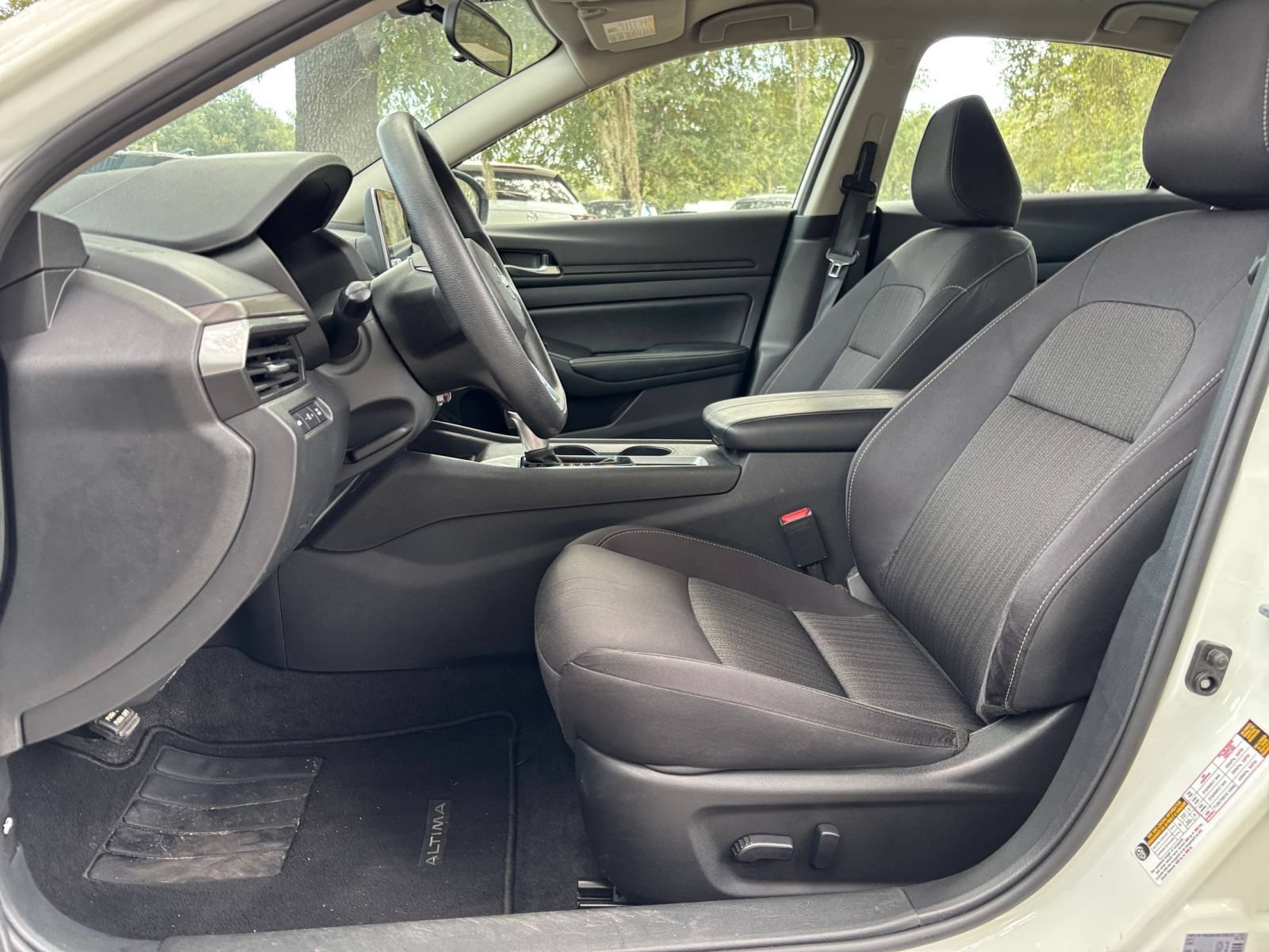 Used 2025 Nissan Altima 2.5 SV FWD image 22