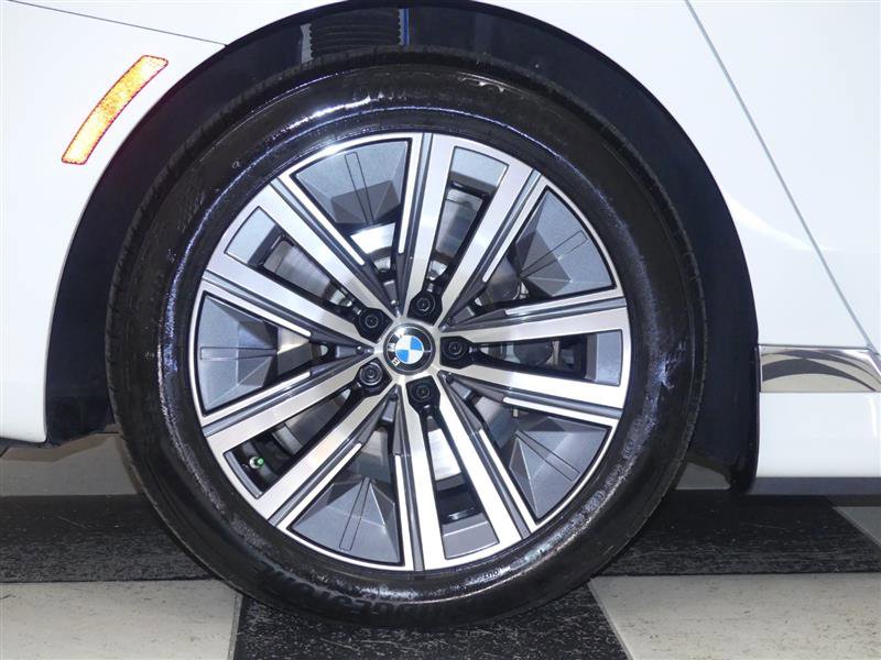 Used 2024 BMW i7 xDrive60 w/ Premium Package image 43