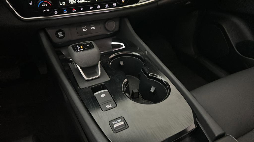 Used 2024 Nissan Rogue SL w/ SL Premium Package image 23