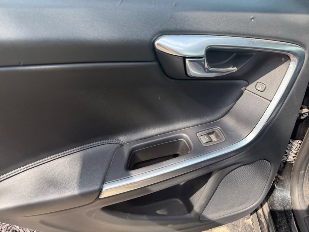 Used 2015 Volvo S60 T5 Platinum FWD image 32