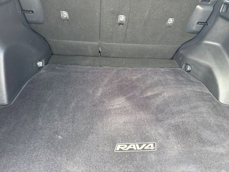 Used 2020 Toyota RAV4 XLE image 16