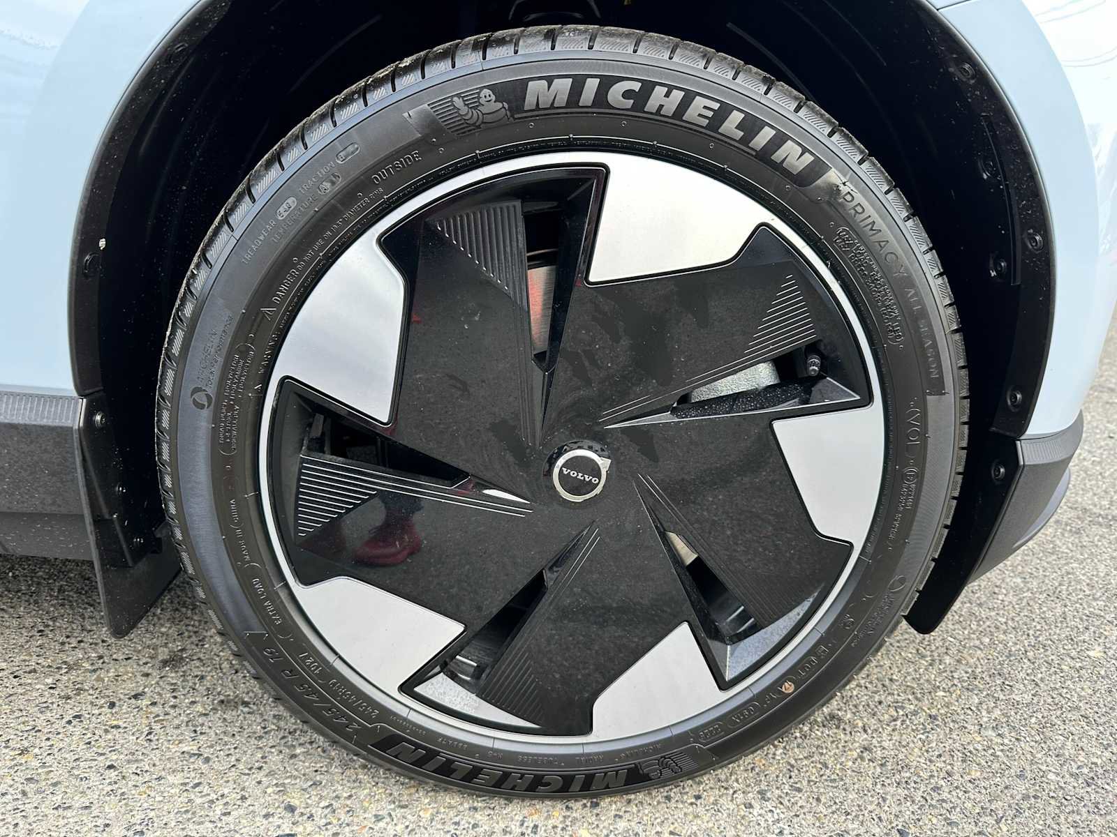 New 2026 Volvo EX30 Plus w/ Protection Package Premier image 9