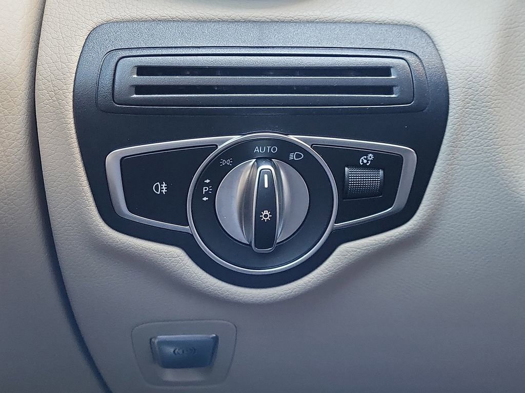 Used 2019 Mercedes-Benz GLC 300 4MATIC image 21